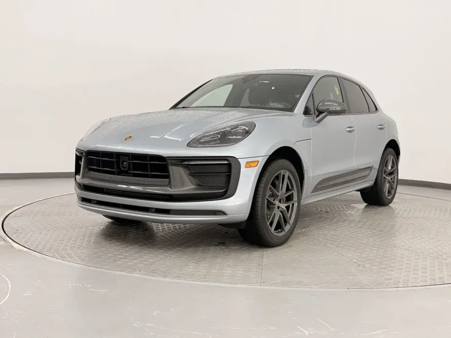 2025 Porsche Macan T photo 1