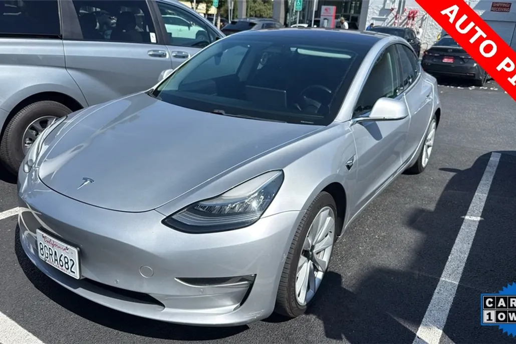 2018 Tesla Model 3 Long Range photo 1