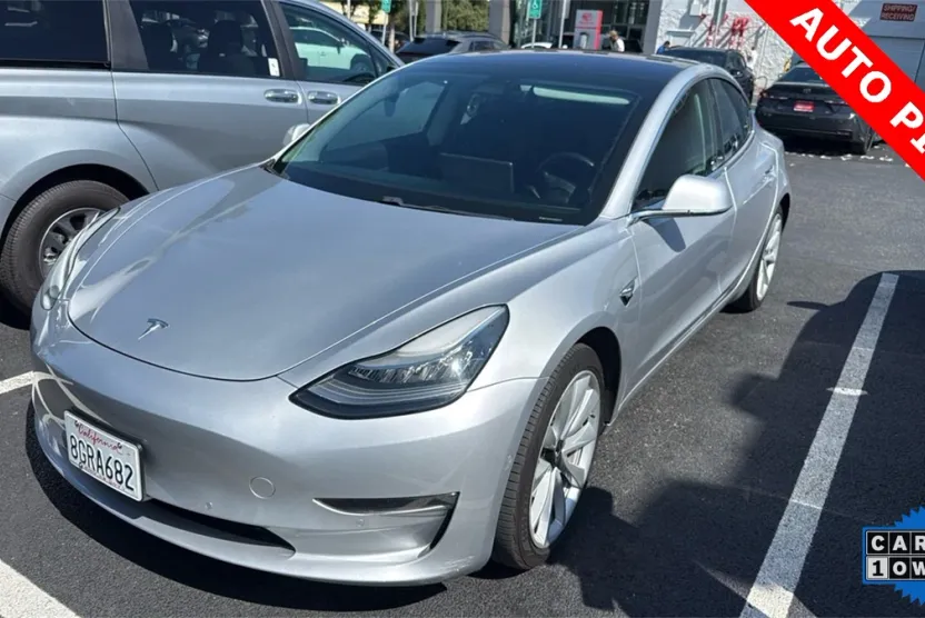 2018 Tesla Model 3 Long Range photo 1