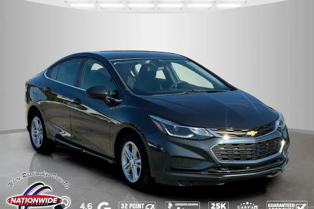 2018 Chevrolet Cruze LT photo 1