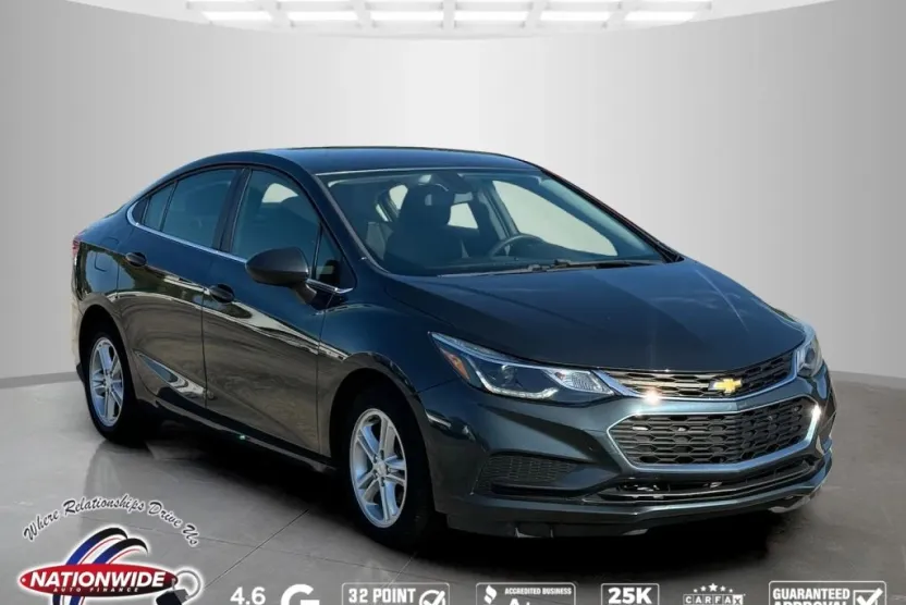 2018 Chevrolet Cruze LT photo 1