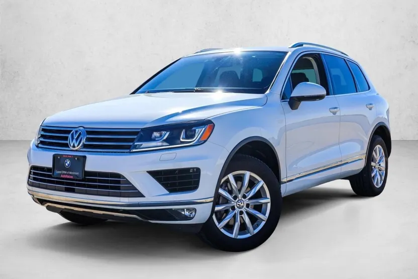 2015 Volkswagen Touareg V6 Sport photo 1