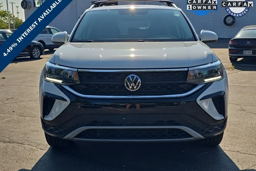 2022 Volkswagen Taos SE photo 1