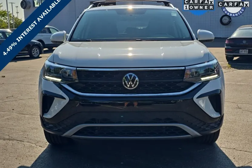 2022 Volkswagen Taos SE photo 1