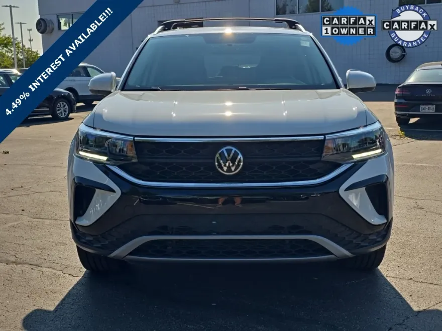 2022 Volkswagen Taos SE photo 1