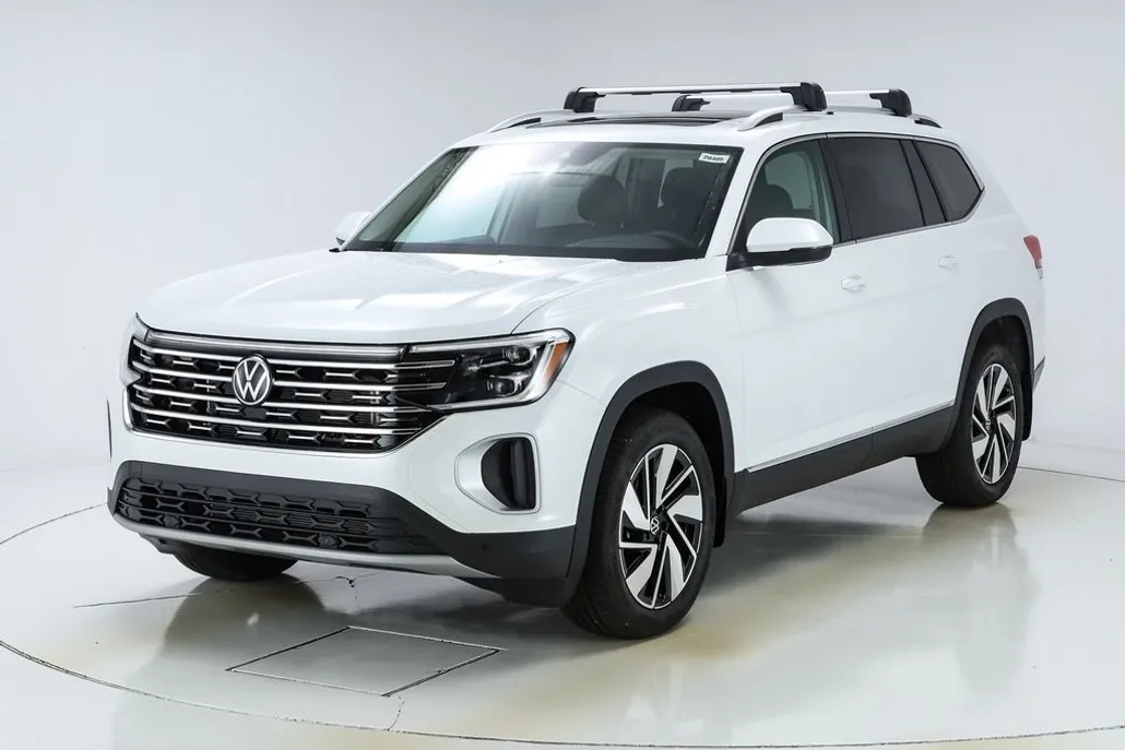 2025 Volkswagen Atlas SEL photo 1