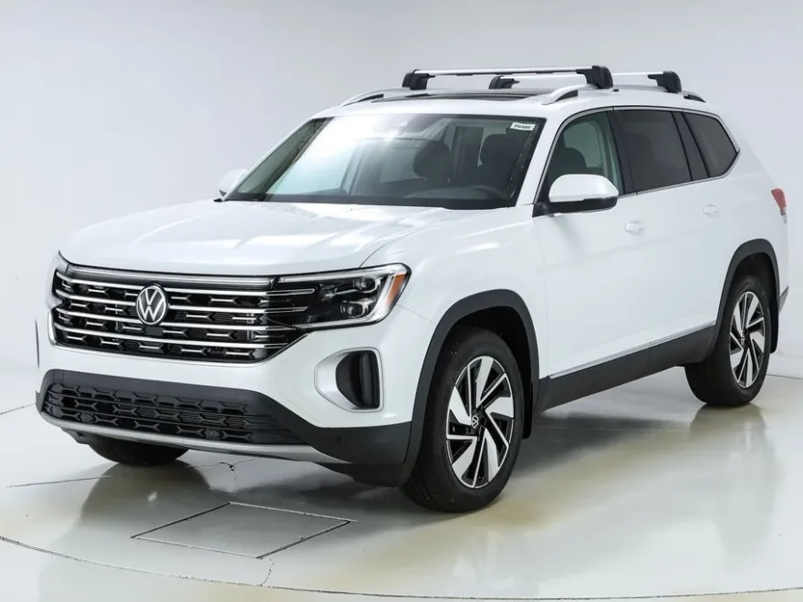 2025 Volkswagen Atlas SEL photo 1