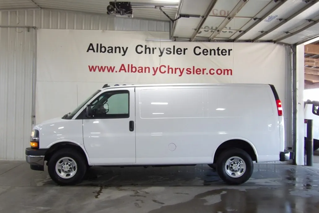 2022 Chevrolet Express 2500 Cargo photo 1