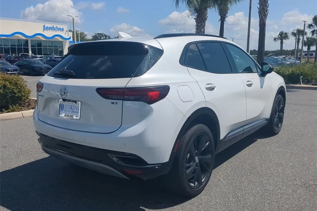 2023 Buick Envision Essence photo 1
