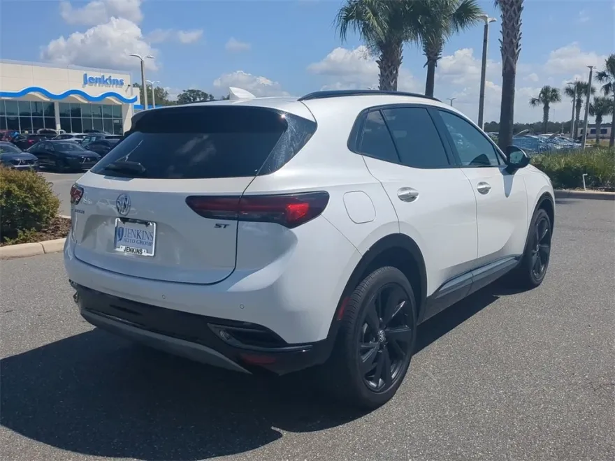 2023 Buick Envision Essence photo 1