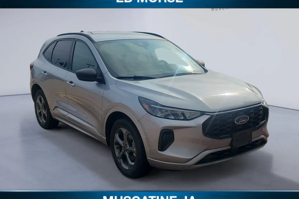 2023 Ford Escape ST-Line photo 1