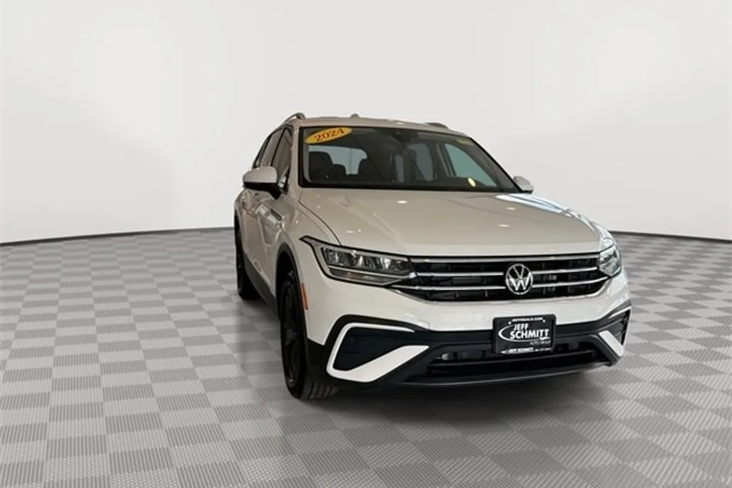 2024 Volkswagen Tiguan SE Wolfsburg Edition photo 1