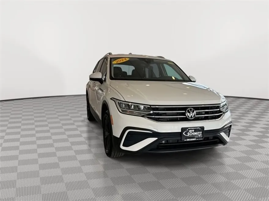 2024 Volkswagen Tiguan SE Wolfsburg Edition photo 1