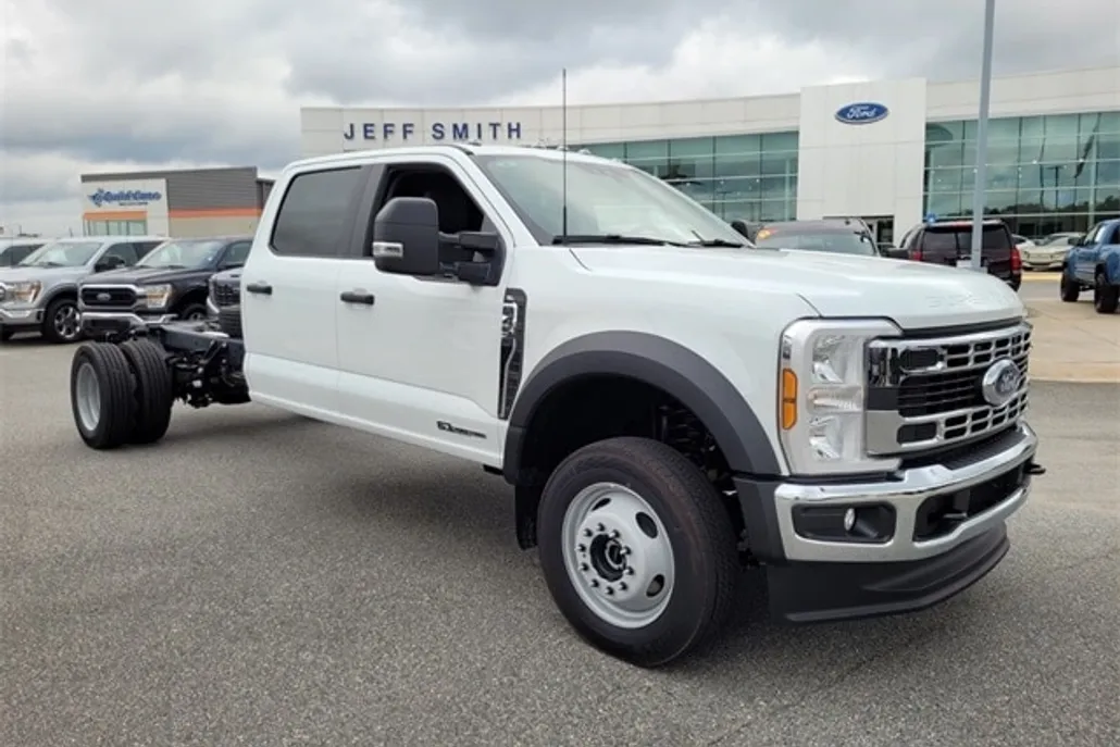 2025 Ford F-450 photo 1