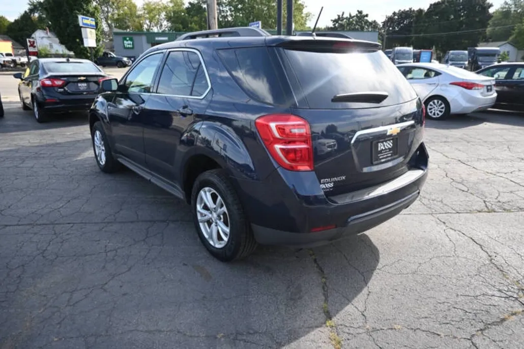 2017 Chevrolet Equinox LT photo 1