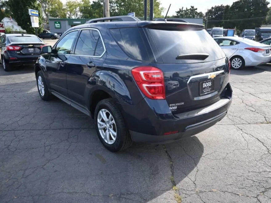 2017 Chevrolet Equinox LT photo 1