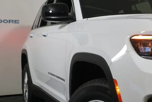 2025 Jeep Grand Cherokee Laredo X photo 3