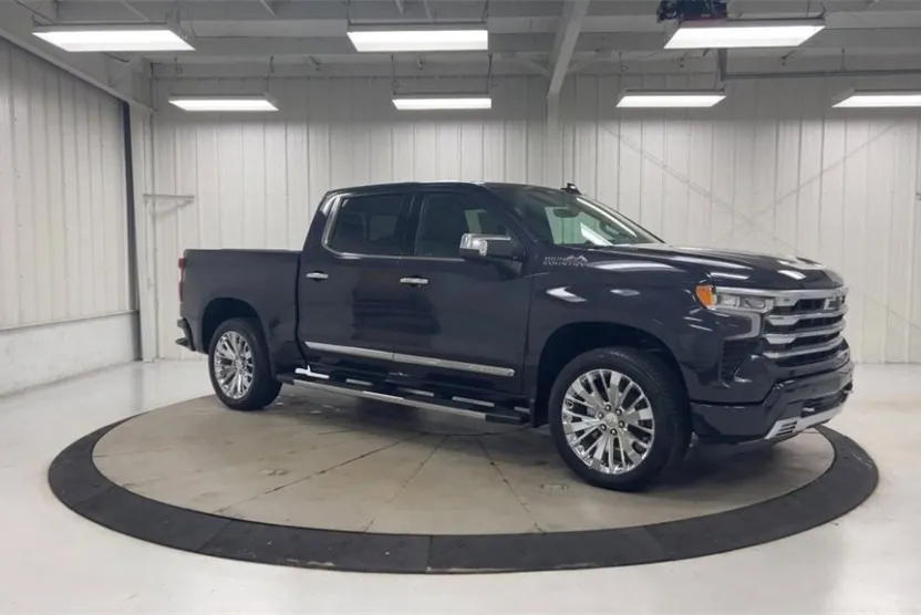 2023 Chevrolet Silverado 1500 High Country photo 1