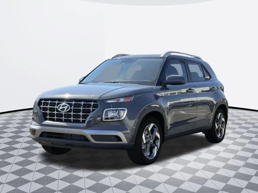 2025 Hyundai Venue SEL photo 1