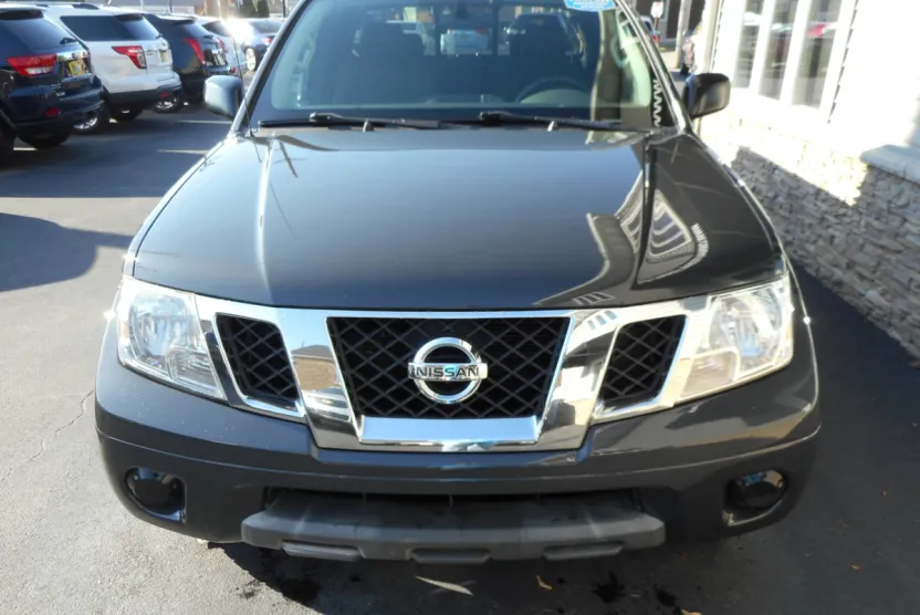 2012 Nissan Frontier King Cab SV photo 1