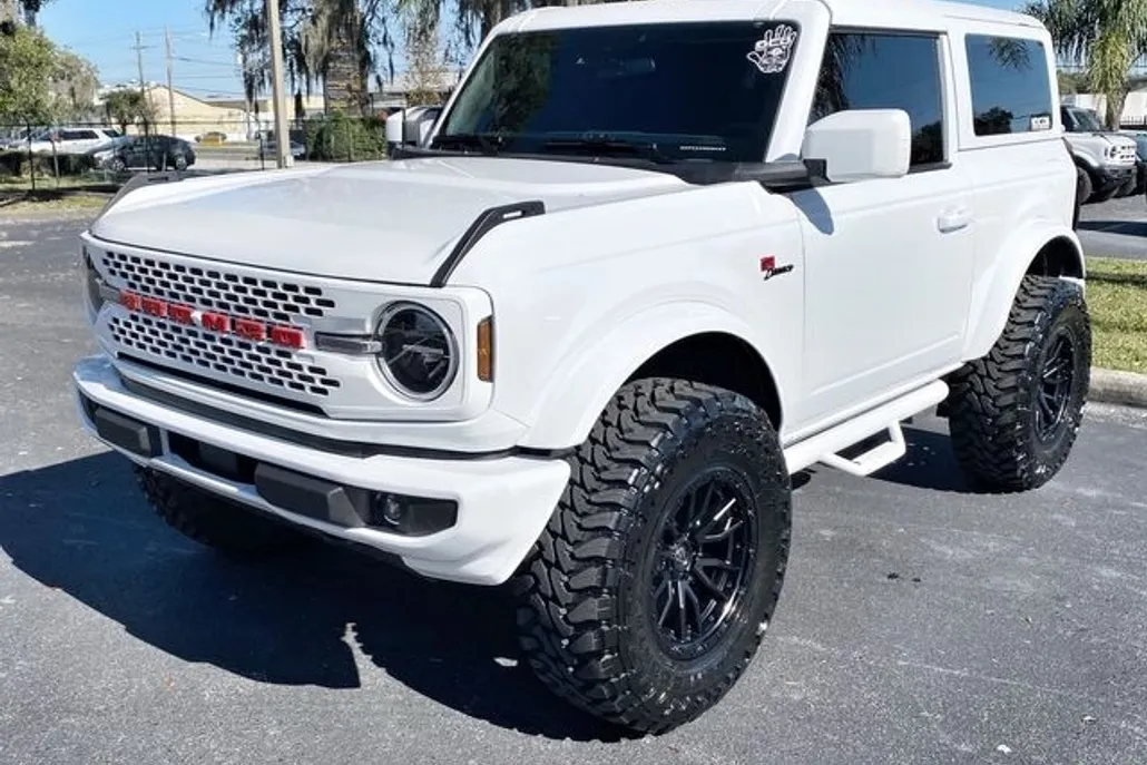 2023 Ford Bronco photo 1