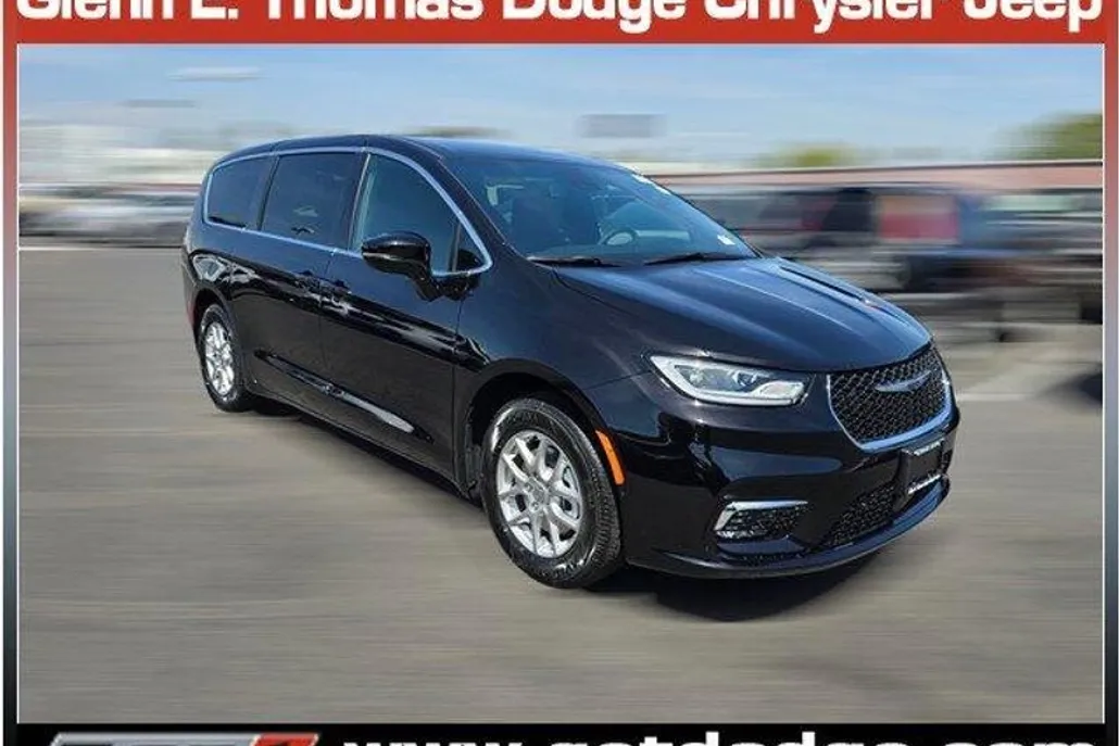 2025 Chrysler Pacifica photo 1