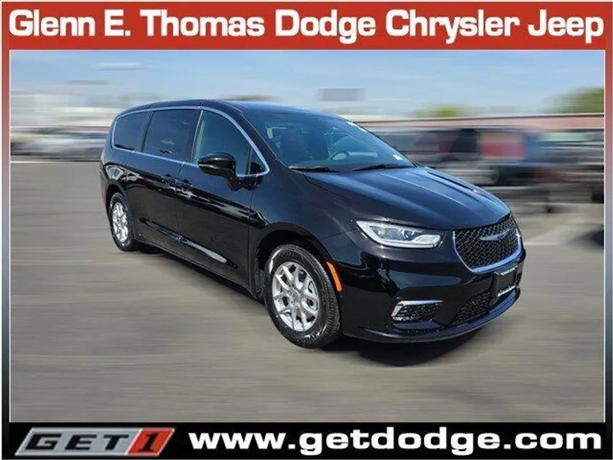 2025 Chrysler Pacifica photo 1