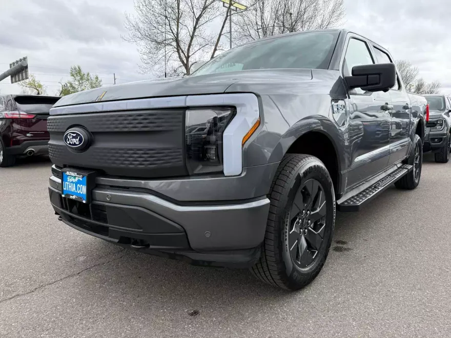 2025 Ford F-150 Lightning photo 1