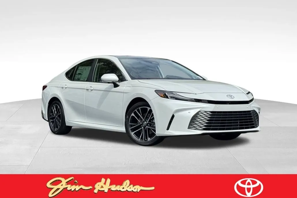 2025 Toyota Camry XLE photo 1
