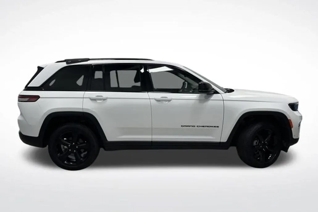 2023 Jeep Grand Cherokee Limited photo 1