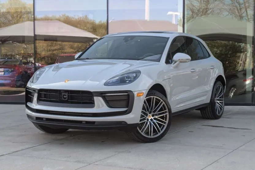 2025 Porsche Macan T photo 1