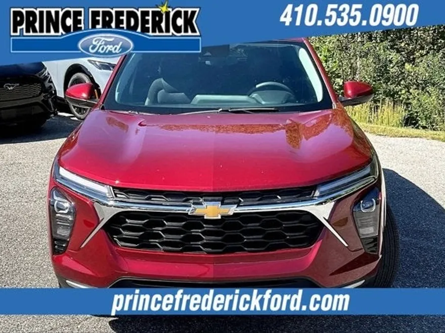 2024 Chevrolet Trax LT photo 1