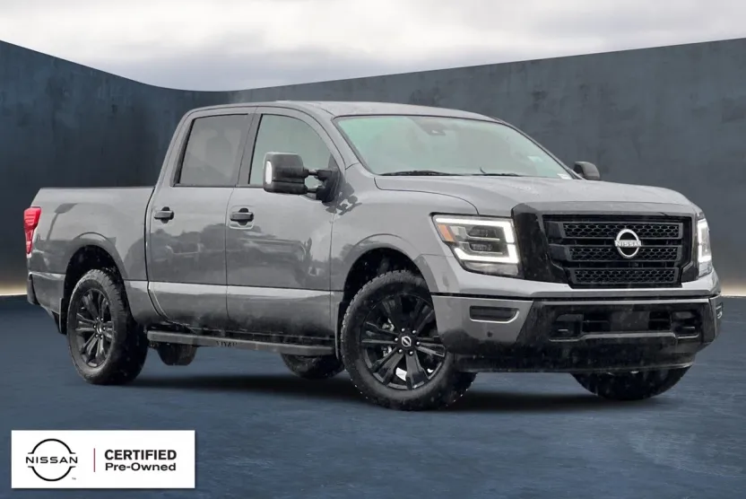 2023 Nissan Titan LE photo 1