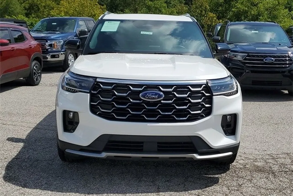 2025 Ford Explorer Platinum photo 1