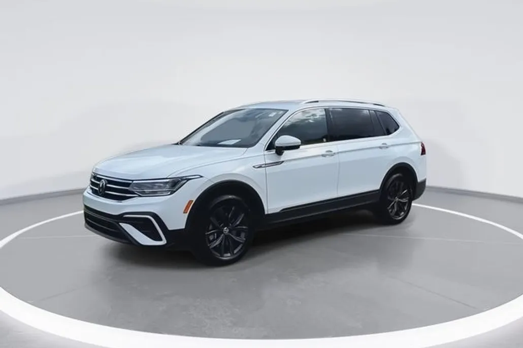 2022 Volkswagen Tiguan SE photo 1