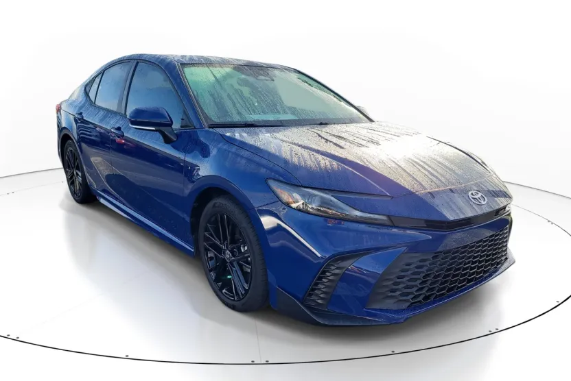 2025 Toyota Camry SE photo 1
