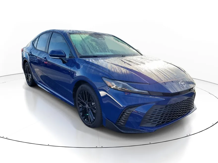 2025 Toyota Camry SE photo 1