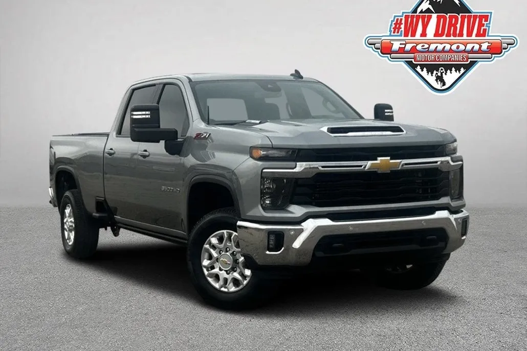 2025 Chevrolet Silverado LT photo 1