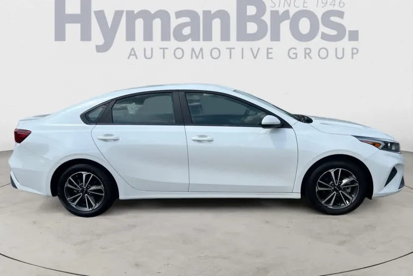 2024 Kia Forte LXS photo 1