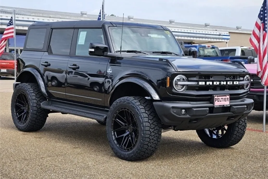 2025 Ford Bronco Outer Banks photo 1