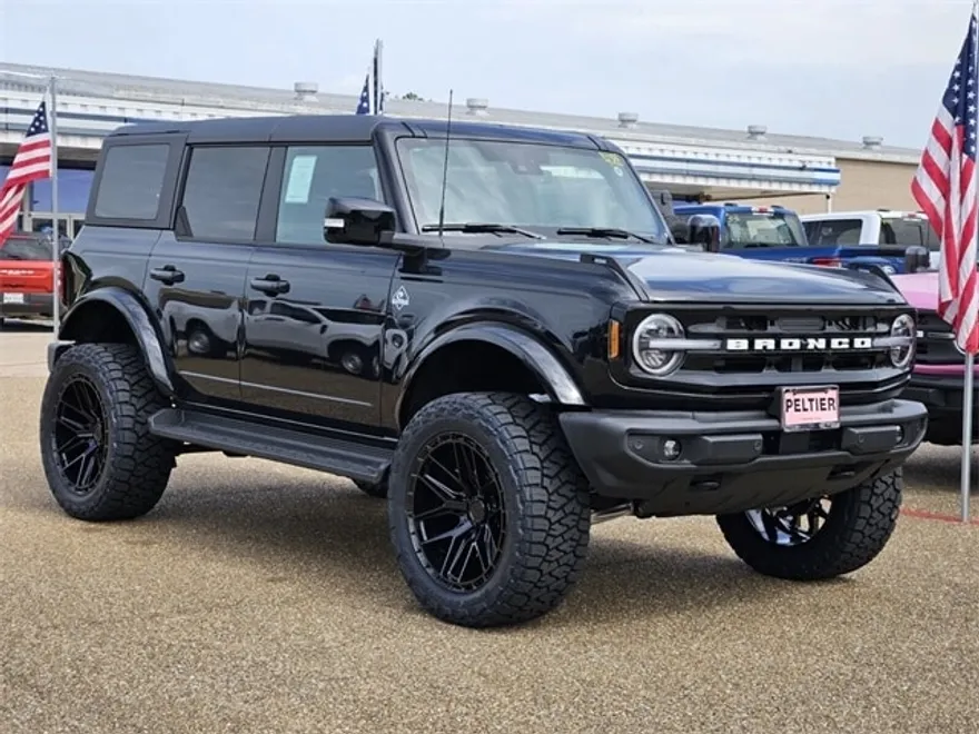 2025 Ford Bronco Outer Banks photo 1