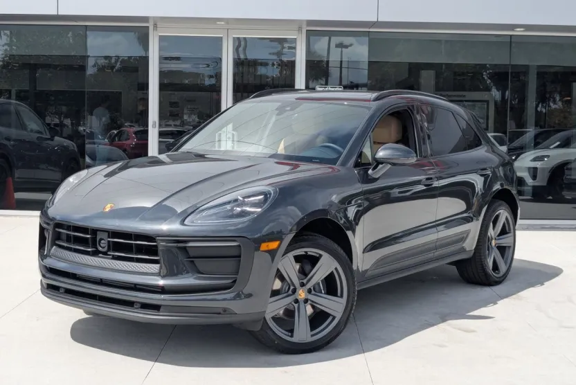 2026 Porsche Macan T photo 1