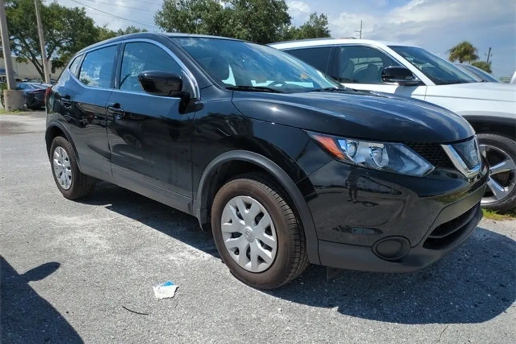 2018 Nissan Rogue Sport S photo 1