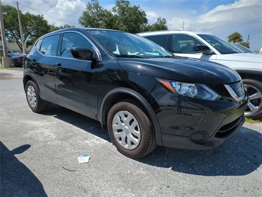2018 Nissan Rogue Sport S photo 1