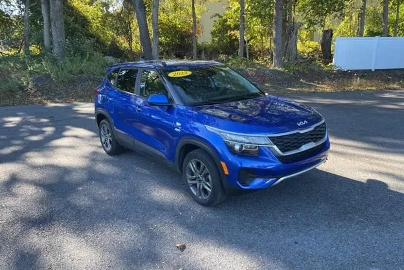 2023 Kia Seltos LX photo 1