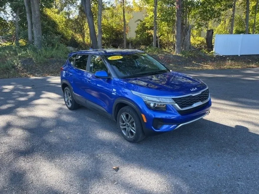 2023 Kia Seltos LX photo 1