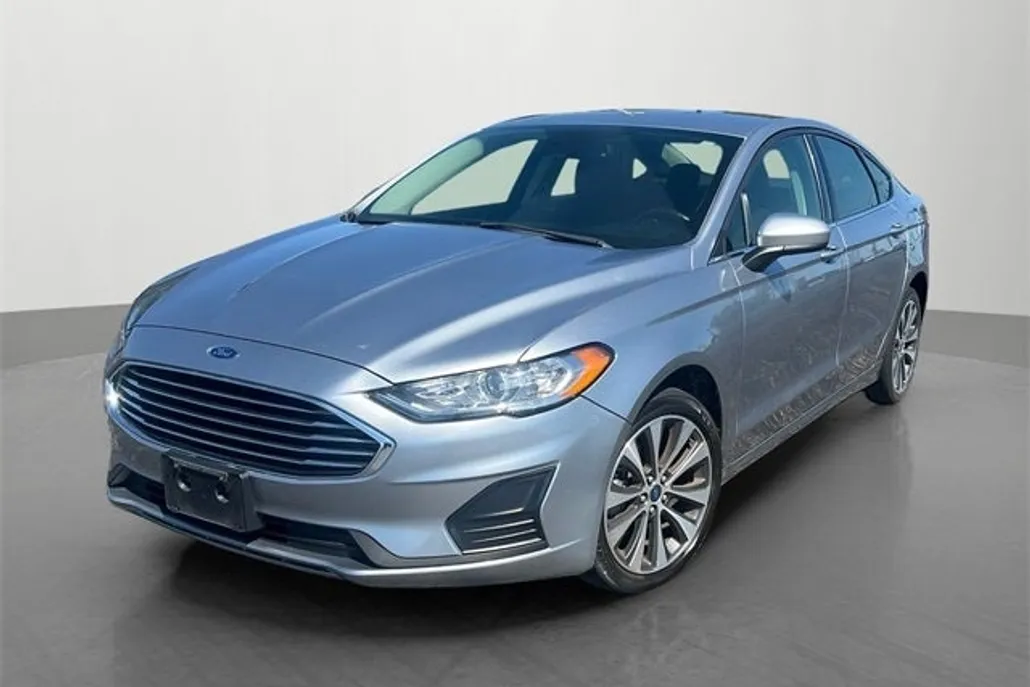 2020 Ford Fusion SE photo 1