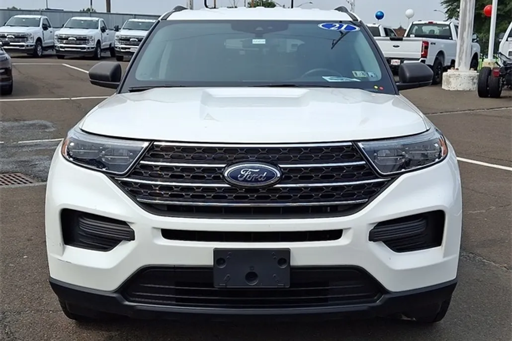 2021 Ford Explorer XLT photo 1