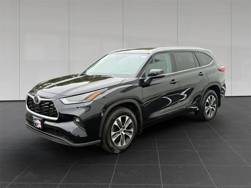 2022 Toyota Highlander XLE photo 1