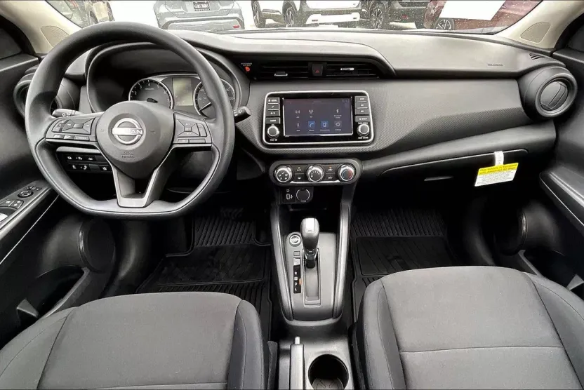 2025 Nissan Kicks Play S photo 1